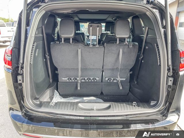 2027 Chrysler Pacifica Select, černá, 29 km, dovoz Kanada — foto 11 z 20