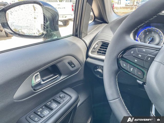 2027 Chrysler Pacifica Select, černá, 29 km, dovoz Kanada — foto 16 z 20