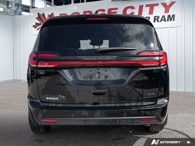 2027 Chrysler Pacifica Select, černá, 29 km, dovoz Kanada — foto 4 z 20