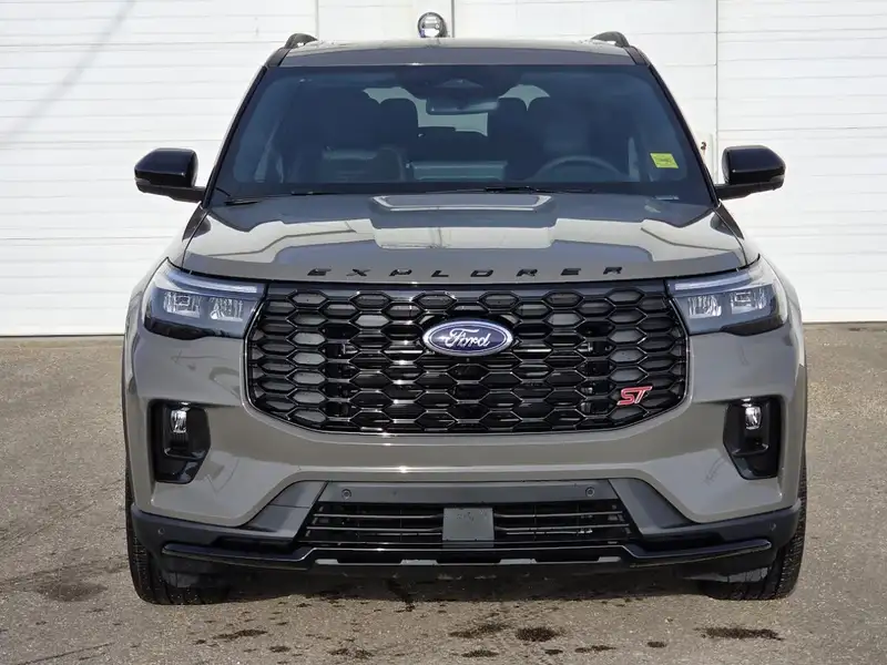 2026 Ford Explorer ST, šedá, 7 km, dovoz Kanada — foto 2 z 12