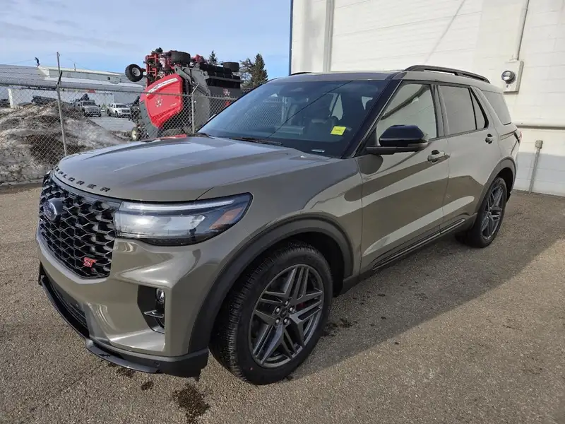 2026 Ford Explorer ST, šedá, 7 km, dovoz Kanada — foto 4 z 12