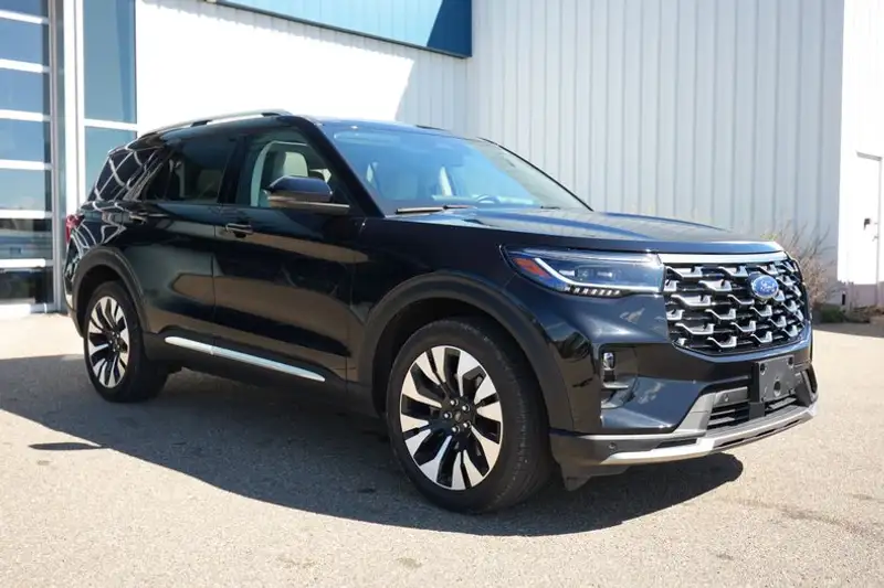 2026 Ford Explorer Platinum, černá, 21 109 km, dovoz Kanada — foto 3 z 12