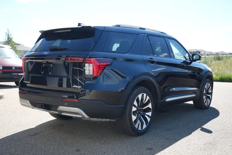 2026 Ford Explorer Platinum, černá, 21 109 km, dovoz Kanada — foto 5 z 12