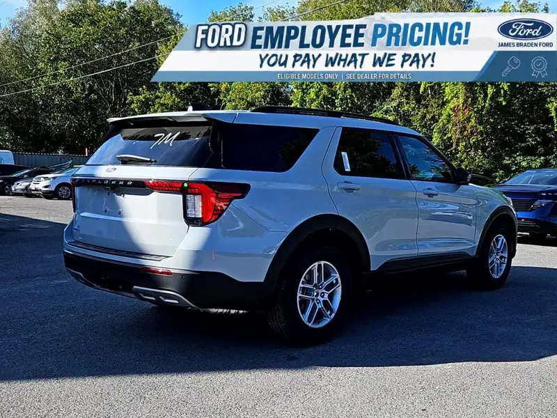 2027 Ford Explorer Active, šedá, 54 km, dovoz Kanada — foto 4 z 12