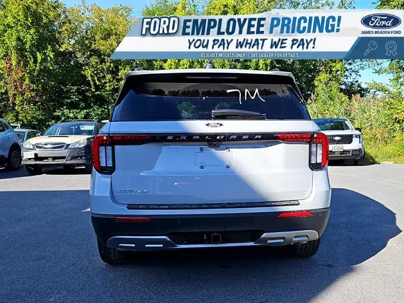 2027 Ford Explorer Active, šedá, 54 km, dovoz Kanada — foto 5 z 12