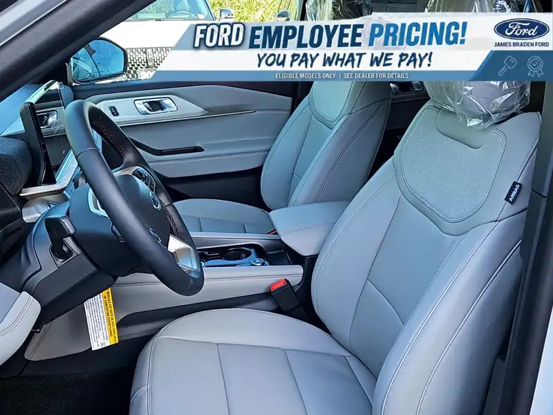 2027 Ford Explorer Active, šedá, 54 km, dovoz Kanada — foto 8 z 12