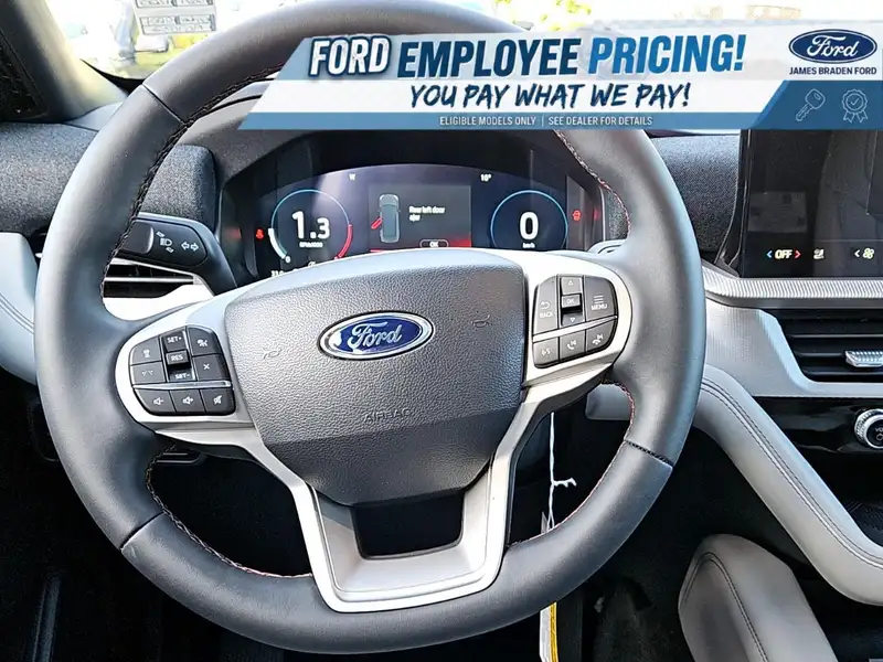 2027 Ford Explorer Active, šedá, 54 km, dovoz Kanada — foto 9 z 12