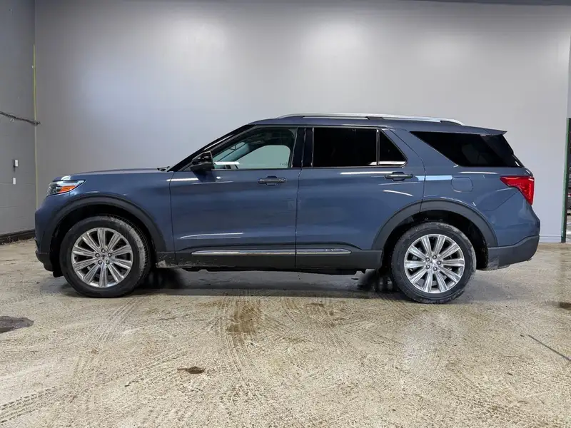 2021 Ford Explorer, modrá, 91 010 km, dovoz Kanada — foto 2 z 12