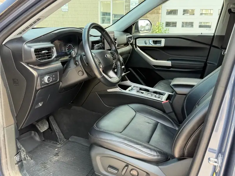 2021 Ford Explorer, modrá, 91 010 km, dovoz Kanada — foto 9 z 12