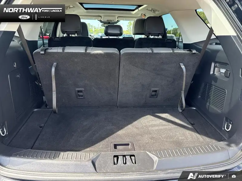 2025 Ford Explorer Active, černá, 53 782 km, dovoz Kanada — foto 11 z 12