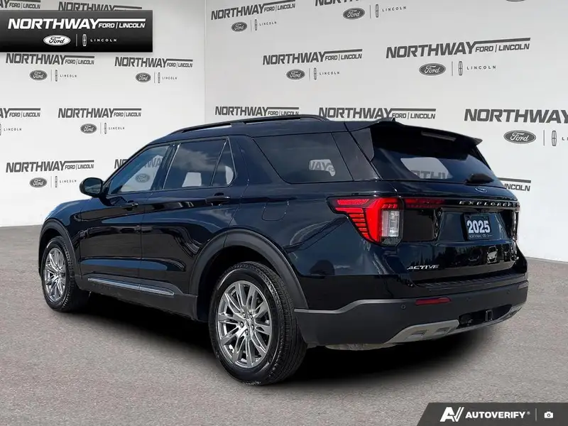2025 Ford Explorer Active, černá, 53 782 km, dovoz Kanada — foto 4 z 12