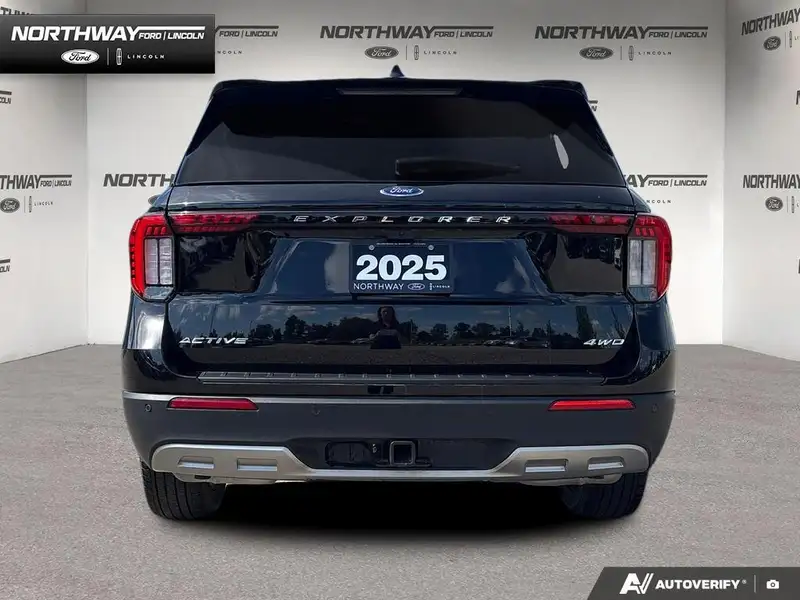 2025 Ford Explorer Active, černá, 53 782 km, dovoz Kanada — foto 5 z 12