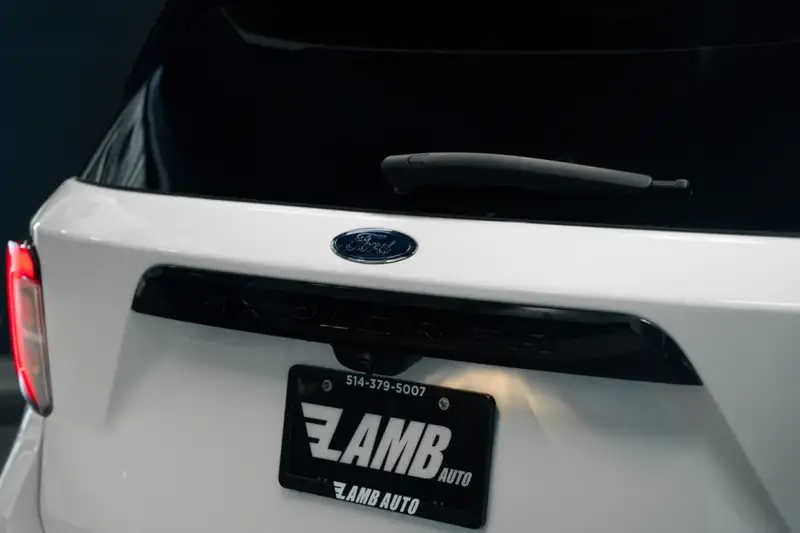 2022 Ford Explorer ST, bílá, 119 943 km, dovoz Kanada — foto 5 z 12