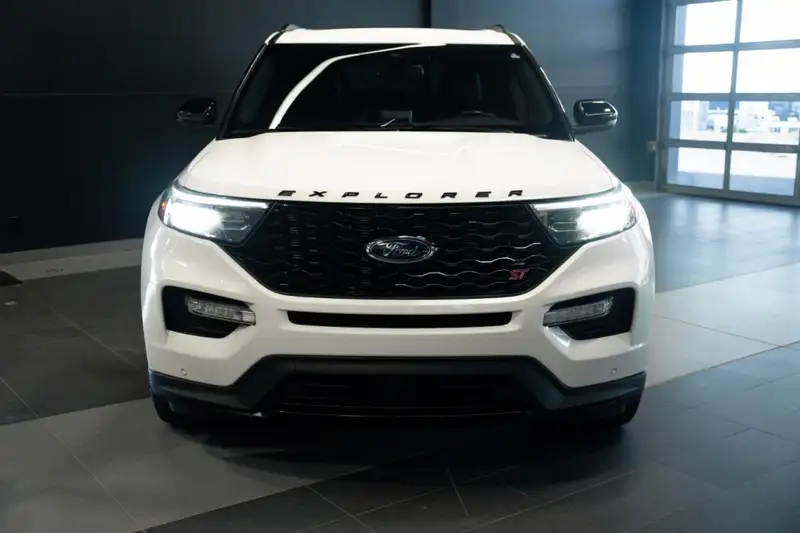 2022 Ford Explorer ST, bílá, 119 943 km, dovoz Kanada — foto 9 z 12