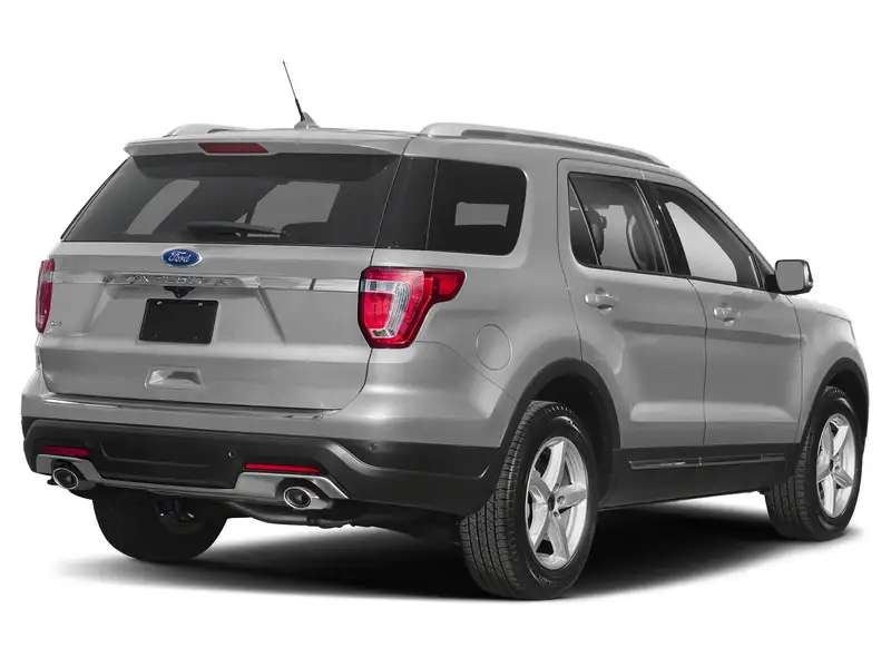 2018 Ford Explorer XLT, stříbrná, 135 000 km, dovoz Kanada — foto 2 z 12