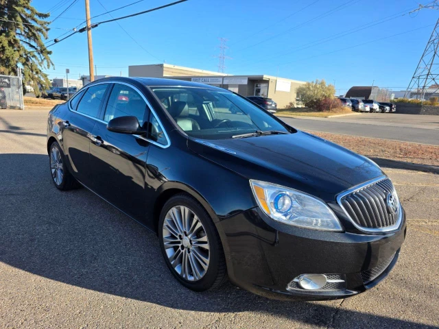 2017 Buick Verano Leather Group, stříbrná, 140 996 km, dovoz Kanada — foto 2 z 5