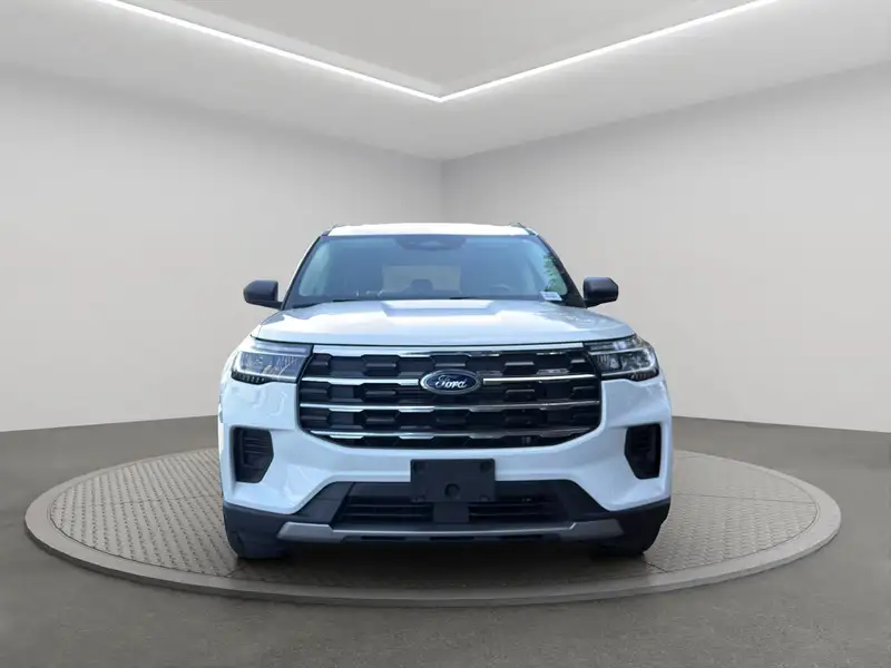 2025 Ford Explorer Active, bílá, 32 600 km, dovoz Kanada — foto 2 z 12