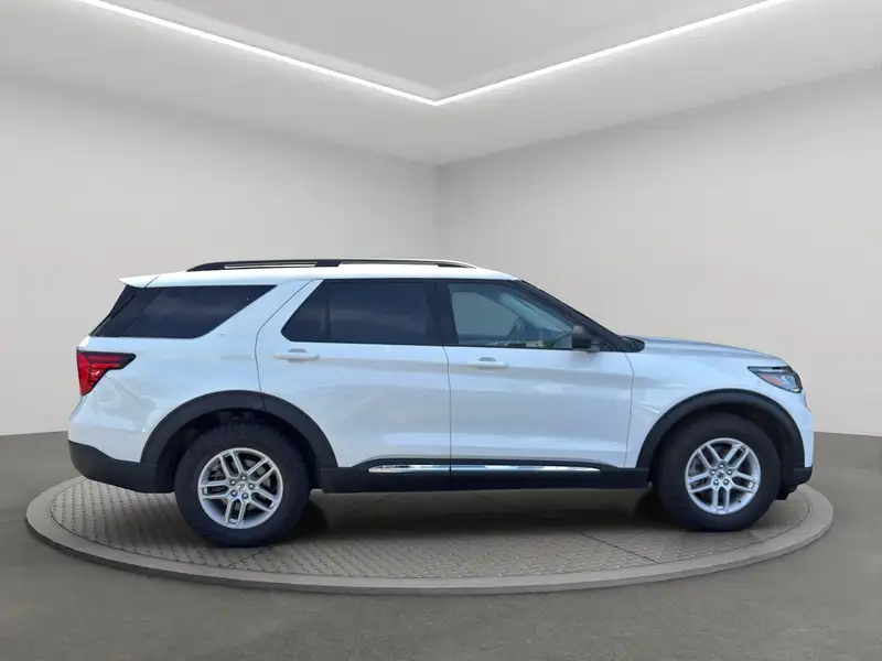 2025 Ford Explorer Active, bílá, 32 600 km, dovoz Kanada — foto 3 z 12