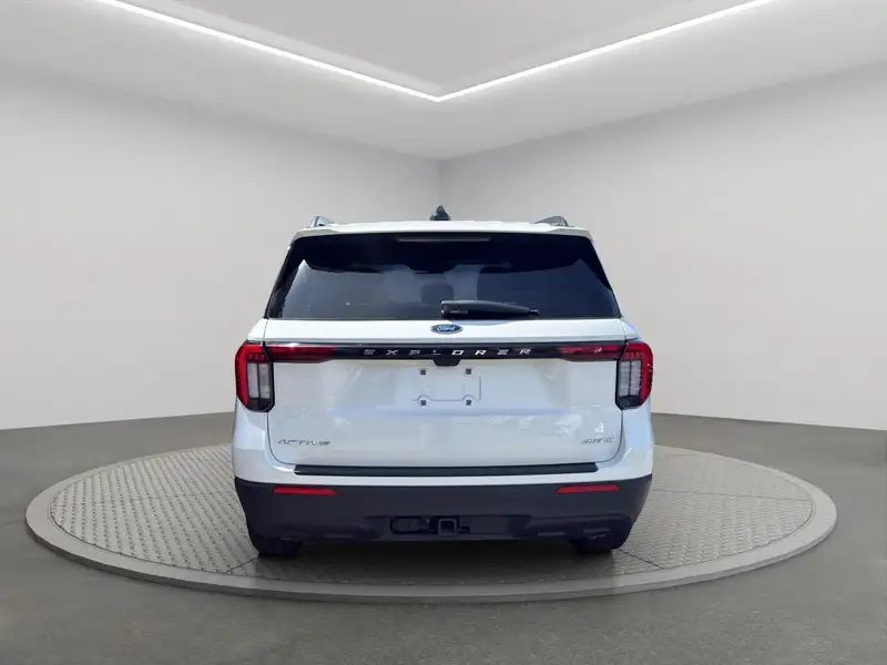 2025 Ford Explorer Active, bílá, 32 600 km, dovoz Kanada — foto 5 z 12