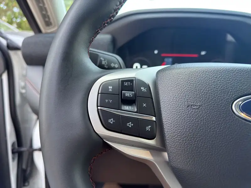 2025 Ford Explorer Active, bílá, 32 600 km, dovoz Kanada — foto 7 z 12