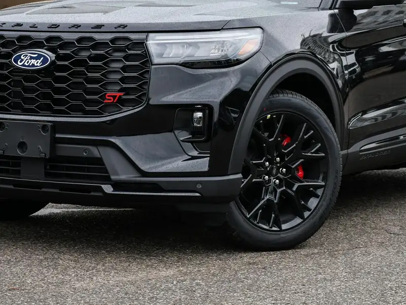 2027 Ford Explorer ST, černá, 0 km, dovoz Kanada — foto 2 z 12