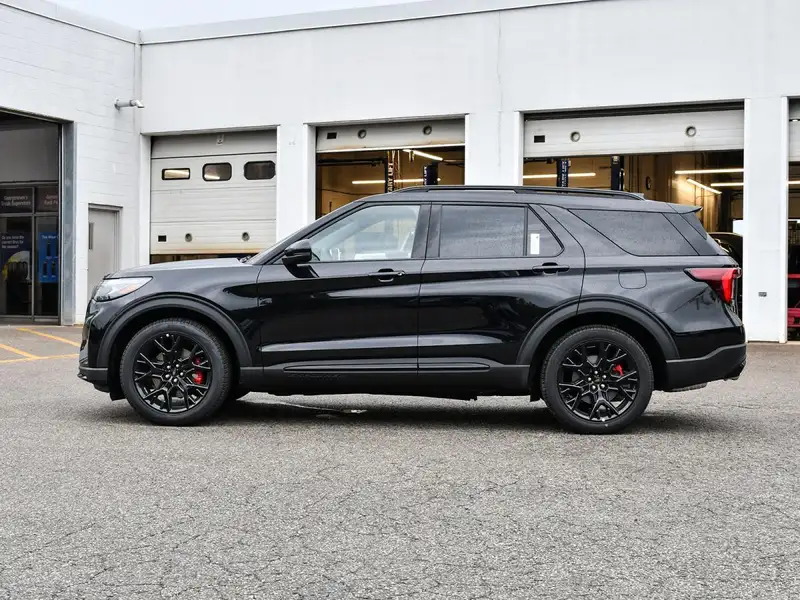2027 Ford Explorer ST, černá, 0 km, dovoz Kanada — foto 5 z 12