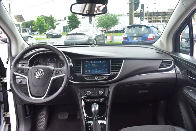 2017 Buick Encore Preferred, bílá, 127 469 km, dovoz Kanada — foto 6 z 8