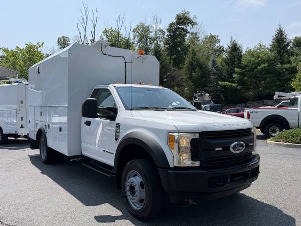 2017 Ford, dovoz USA — foto 3 z 12