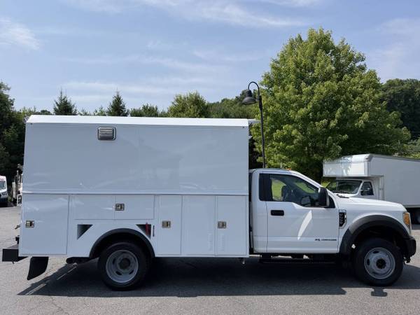 2017 Ford, dovoz USA — foto 4 z 12