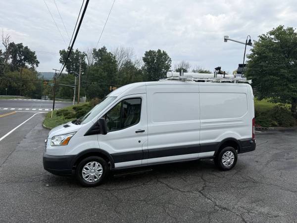 2016 Ford, dovoz USA — foto 2 z 12