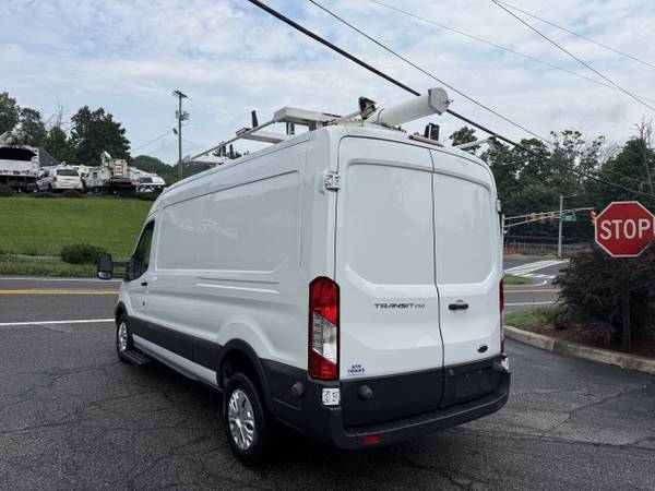 2016 Ford, dovoz USA — foto 3 z 12