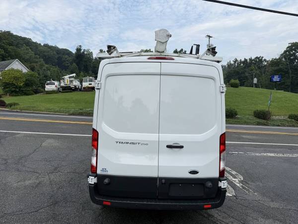 2016 Ford, dovoz USA — foto 4 z 12