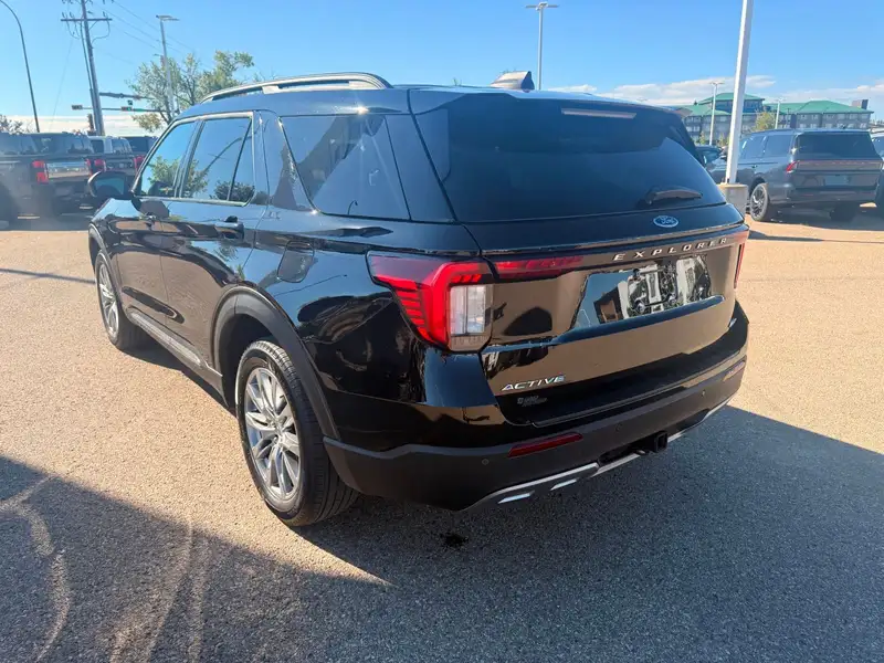 2025 Ford Explorer Active, černá, 30 158 km, dovoz Kanada — foto 8 z 12