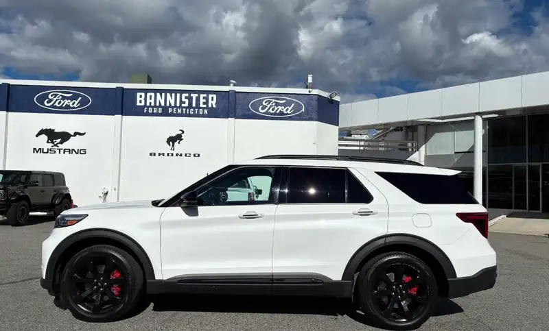 2023 Ford Explorer ST, bílá, 49 439 km, dovoz Kanada — foto 2 z 11