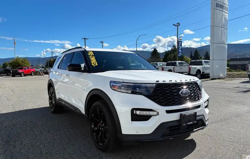 2023 Ford Explorer ST, bílá, 49 439 km, dovoz Kanada — foto 7 z 11