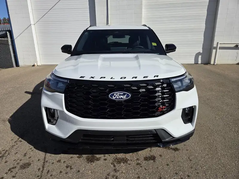 2027 Ford Explorer ST, bílá, 0 km, dovoz Kanada — foto 2 z 12