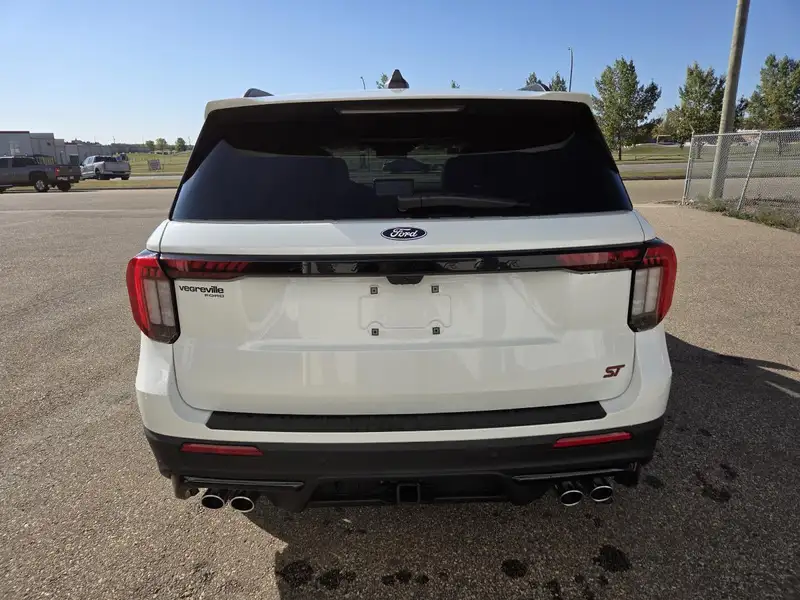 2027 Ford Explorer ST, bílá, 0 km, dovoz Kanada — foto 7 z 12