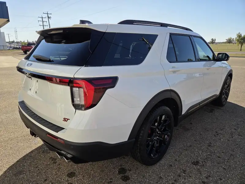 2027 Ford Explorer ST, bílá, 0 km, dovoz Kanada — foto 9 z 12