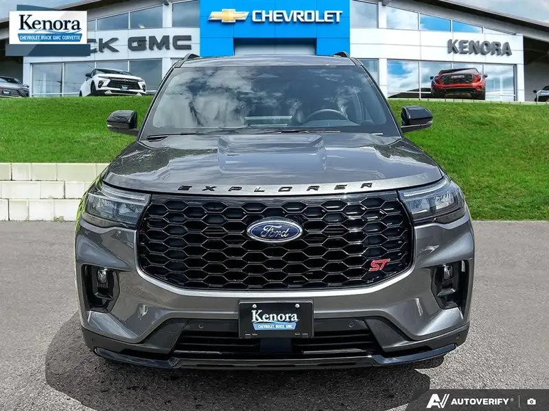 2025 Ford Explorer ST, šedá, 7 731 km, dovoz Kanada — foto 2 z 12
