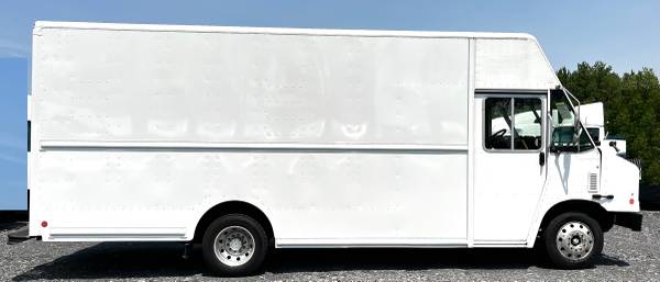2022 Ford, dovoz USA — foto 2 z 7