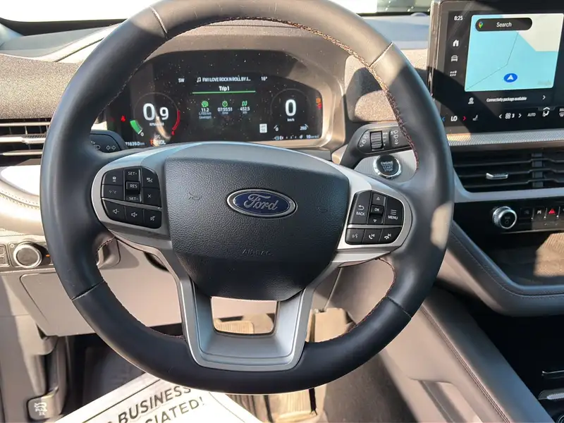 2025 Ford Explorer Active | 3 ROWS !! |, černá, 71 581 km, dovoz Kanada — foto 10 z 12
