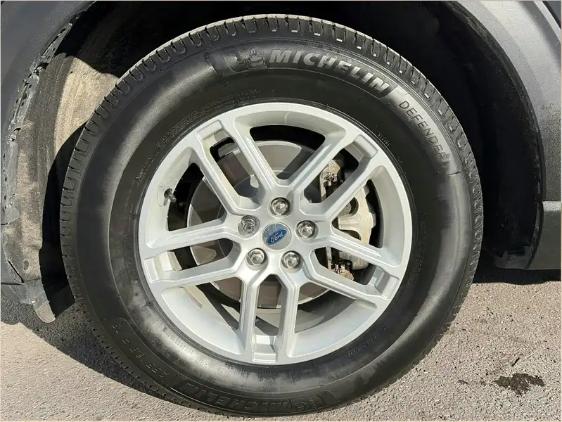 2025 Ford Explorer Active | 3 ROWS !! |, černá, 71 581 km, dovoz Kanada — foto 9 z 12