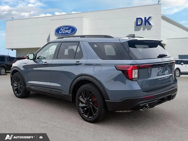 2025 Ford Explorer ST, modrá, 55 207 km, dovoz Kanada — foto 4 z 12