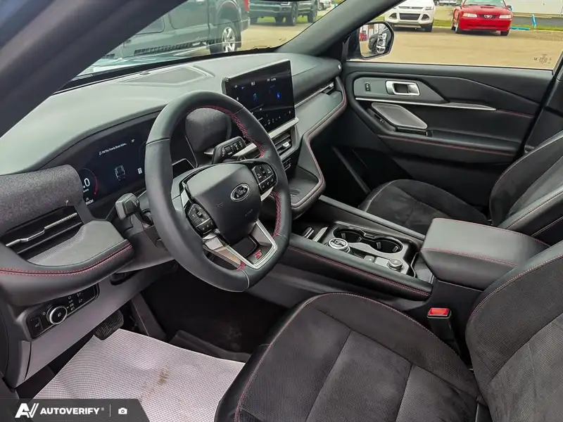 2025 Ford Explorer ST, modrá, 55 207 km, dovoz Kanada — foto 9 z 12