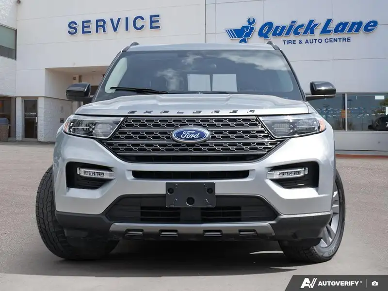 2024 Ford Explorer XLT, stříbrná, 96 295 km, dovoz Kanada — foto 2 z 12