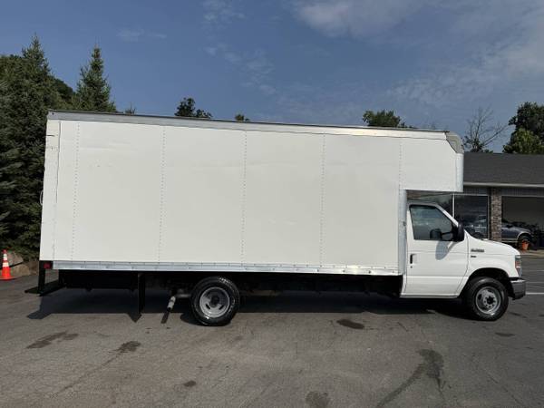 2019 Ford, dovoz USA — foto 2 z 12