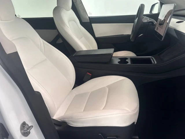 2022 Tesla Model Y Performance AWD, bílá, 127 339 km, dovoz Kanada — foto 11 z 20