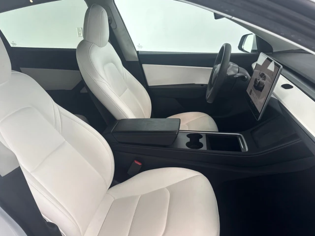 2022 Tesla Model Y Performance AWD, bílá, 127 339 km, dovoz Kanada — foto 14 z 20