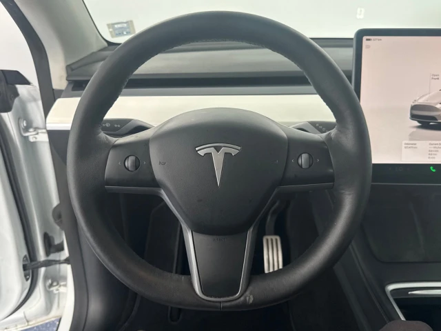 2022 Tesla Model Y Performance AWD, bílá, 127 339 km, dovoz Kanada — foto 16 z 20