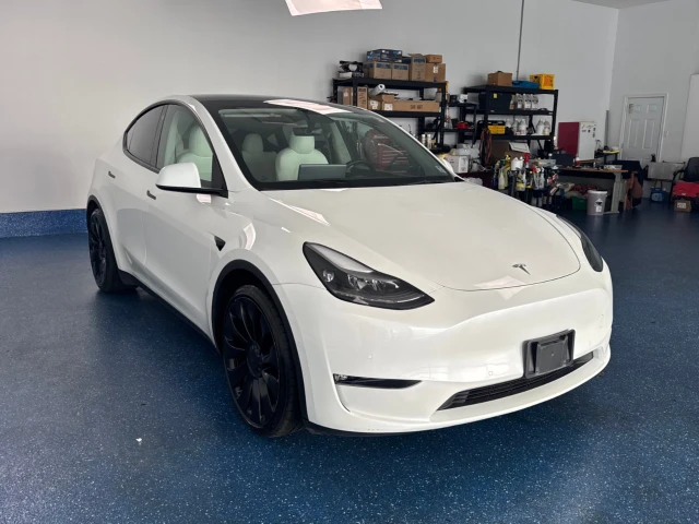 2022 Tesla Model Y Performance AWD, bílá, 127 339 km, dovoz Kanada — foto 3 z 20